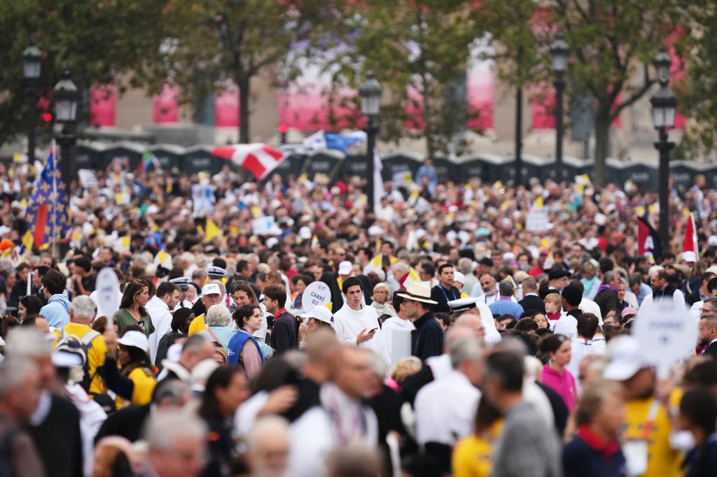 People wait for the arrival of Pope Leo XIV to celebrate mass at Place de la Concorde, Paris, Saturday, Sept. 26, 2026. (AP Photo/Aurelien Morissard)