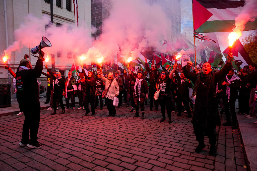 Pro-Palestinians protesters gather ahead of the World Cup qualifying soccer match between Norway and Israel in Oslo, Saturday, Oct. 11, 2025. (Javad Parsa/NTB Scanpix via AP)