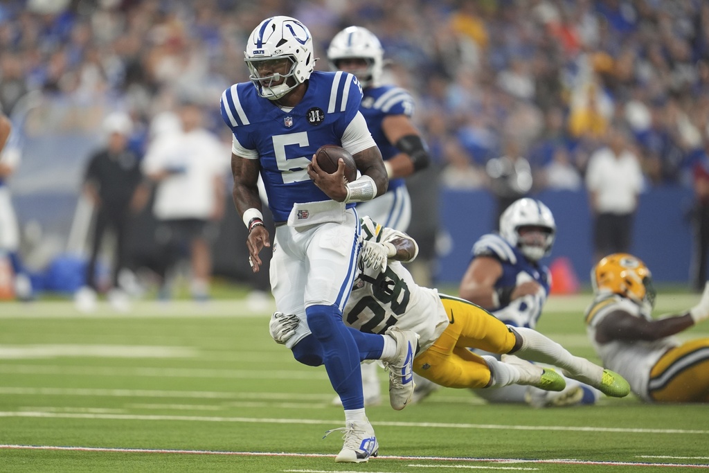 Indianapolis Colts quarterback Anthony Richardson Sr. (5) is tackled by Green Bay Packers linebacker Isaiah Simmons (28) during the first half of a preseason NFL football game, Saturday, Aug. 16, 2025, in Indianapolis. (AP Photo/Michael Conroy)