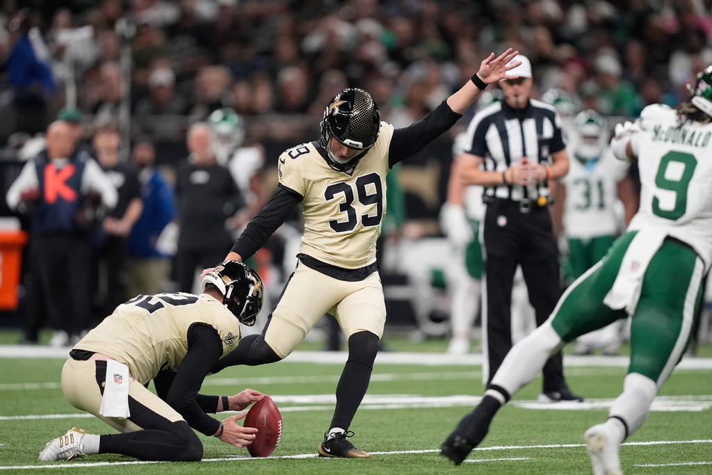 New Orleans Saints kicker Charlie Smyth (39) kicks a field goal during the first half of an NFL football game against the New York Jets, Sunday, Dec. 21, 2025, in New Orleans. (AP Photo/Gerald Herbert)