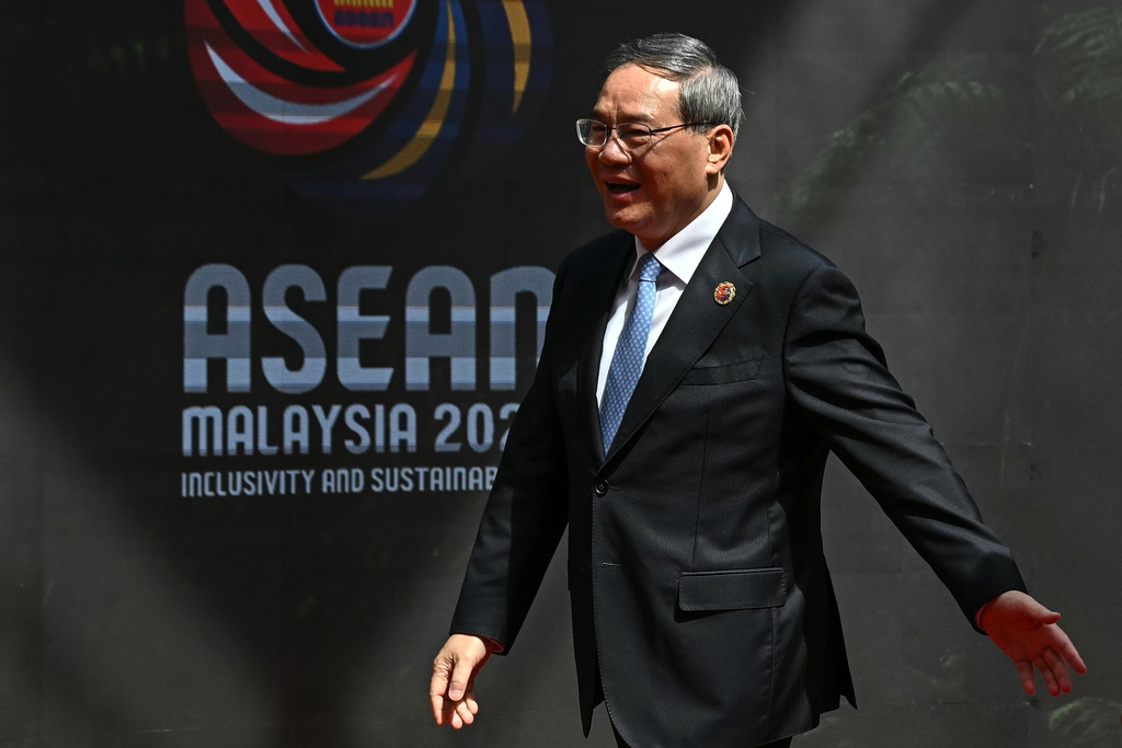 China's Premier Li Qiang arrives at the Kuala Lumpur Convention Centre to attend the 47th Association of Southeast Asian Nations (ASEAN) summit in Kuala Lumpur, Malaysia, Monday, Oct. 27, 2025. (Lillian Suwanrumpha/Pool Photo via AP)