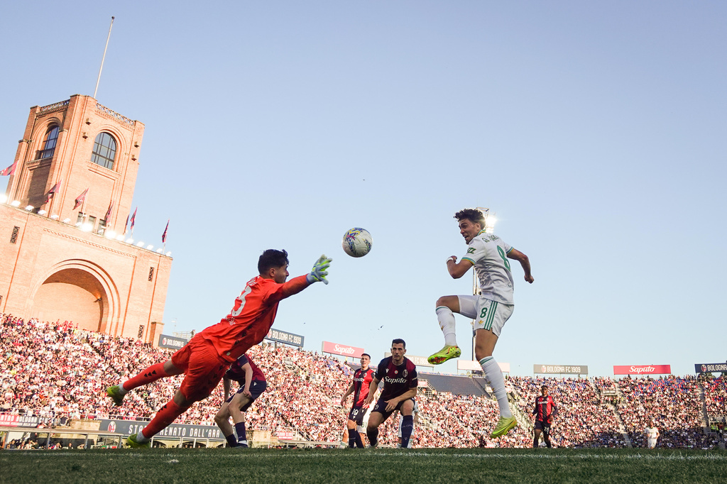 Roma's Neil El Aynaoui scoers his side's second goal, during the Serie A soccer match between Bologna, in Bologna, Italy, Saturday, April 25, 2026. (Massimo Paolone/LaPresse via AP)
