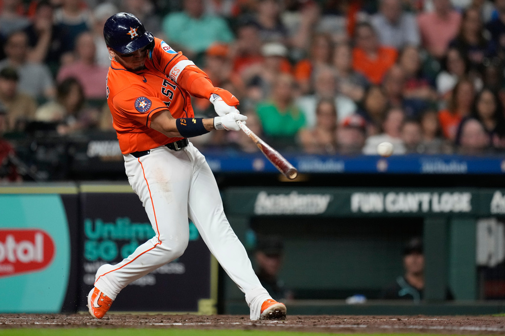 Houston Astros' Isaac Paredes doubles, allowing Jeremy Peña to scored during the third inningn of a baseball game against the Arizona Diamondbacks in Houston, Friday, Sept. 4, 2026. (AP Photo/Ashley Landis)