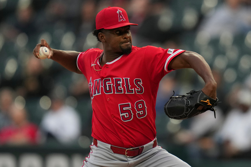Los Angeles Angels starting pitcher José Soriano (59) throws against the Chicago White Sox during the first inning of a baseball game Tuesday, April 28, 2026, in Chicago. (AP Photo/Erin Hooley)