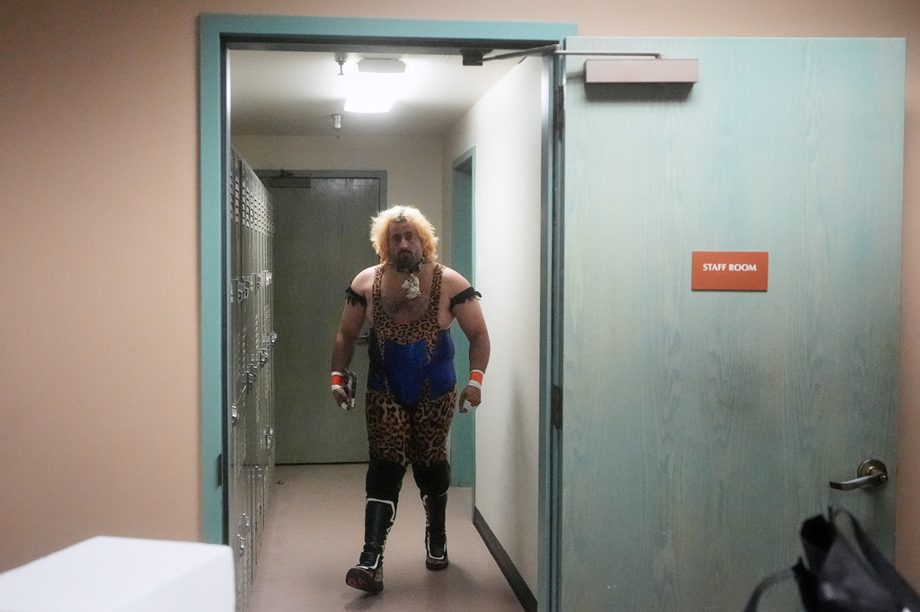 Wrestler Jaguar Montoya prepares for a match during a Lucha Libro pro wrestling event at Benicia Public Library Saturday, May 2, 2026, in Benicia, Calif. (AP Photo/Jeff Chiu)