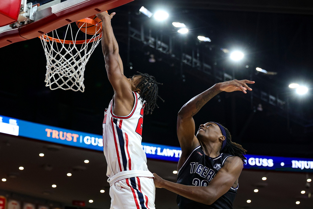 Houston Cougars guard Mercy Miller (25) dunks the ball during first half of an NCAA college basketball game against the Jackson State Tigers, Wednesday, Dec 10, 2025, in Houston. (AP Photo/Maria Lysaker)