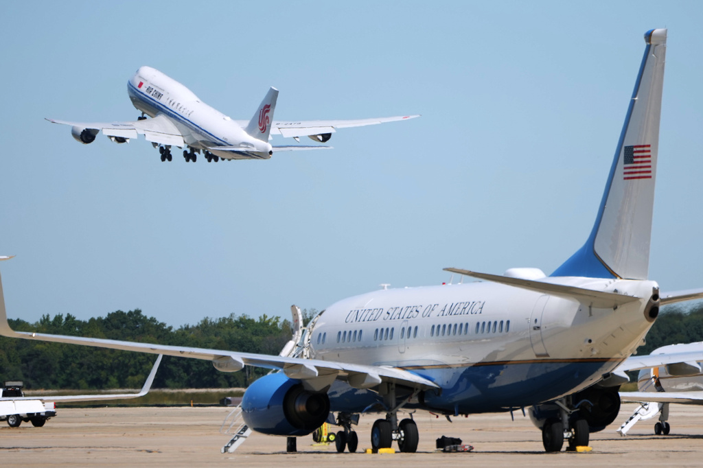 The airplane carrying Chinese President Xi Jinping and his wife Peng Liyuan, lifts off at Joint Base Andrews, Md., Friday, Sept. 25, 2026. (AP Photo/Mark Schiefelbein)