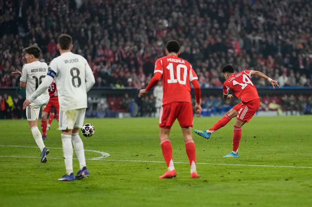 Bayern's Luis Diaz, right, scores his side's third goal during the Champions League quarterfinal second leg soccer match between Bayern Munich and Real Madrid in Munich, Germany, Wednesday, April 15, 2026. (AP Photo/Matthias Schrader)