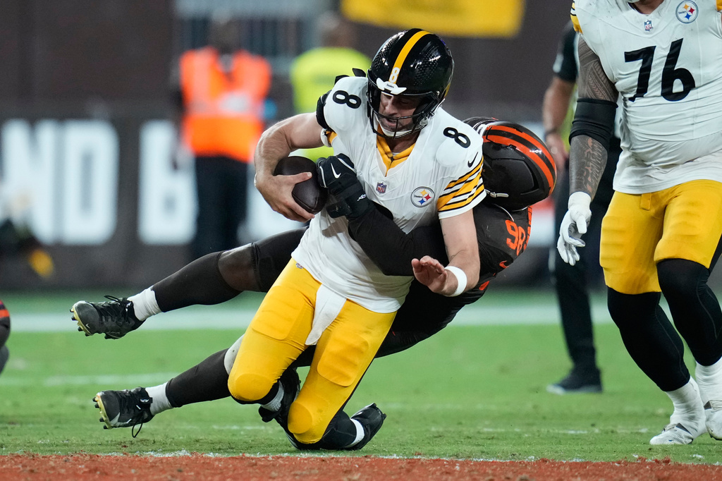 Pittsburgh Steelers quarterback Aaron Rodgers is tackled by Cleveland Browns defensive end Adin Huntington during the second half of an NFL football game in Cleveland, Thursday, Oct. 1, 2026. (AP Photo/Sue Ogrocki)