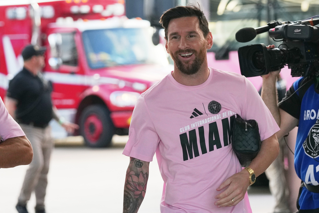 Inter Miami's Lionel Messi arrives for an MLS soccer match against Atlanta United, Saturday, Oct. 11, 2025, in Fort Lauderdale, Fla. (AP Photo/Lynne Sladky)
