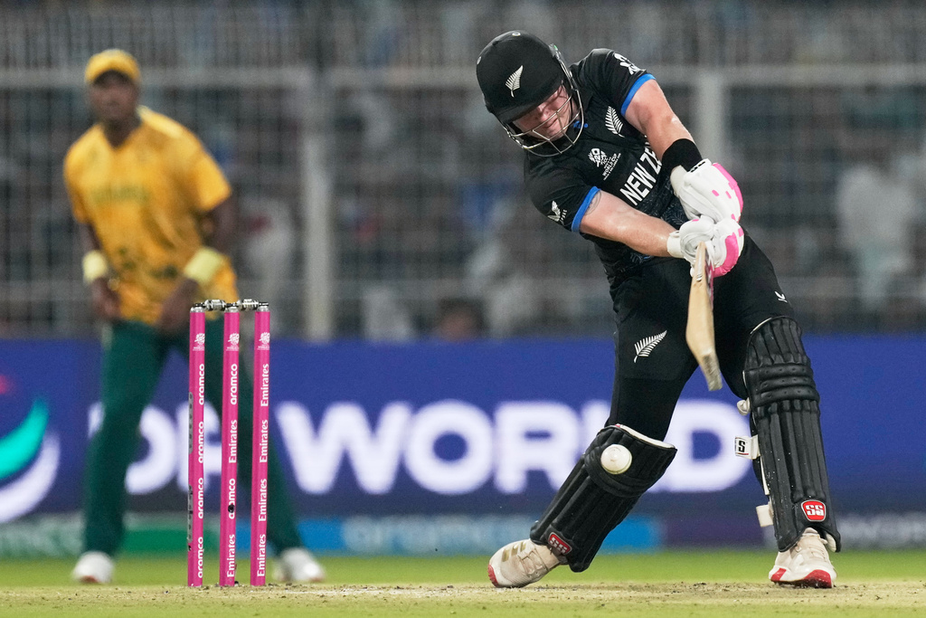 New Zealand's Tim Seifert plays a shot during the first T20 World Cup cricket semifinal match between New Zealand and South Africa in Kolkata, India, Wednesday, March 4, 2026. (AP Photo/Bikas Das)