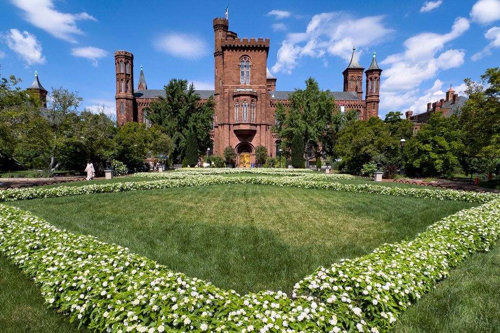 The Smithsonian Institution Building, more commonly known as the Smithsonian Castle, is closing for renovations, in Washington, Tuesday, Sept. 8, 2026. (AP Photo/J. Scott Applewhite)