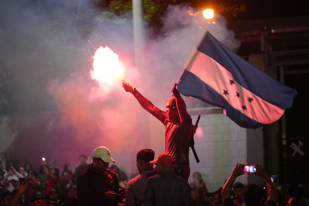 Supporters of the party LIBRE, Liberty and Refoundation, protest the general election results in Tegucigalpa, Honduras, Tuesday, Dec. 9, 2025. (AP Photo/Moises Castillo)