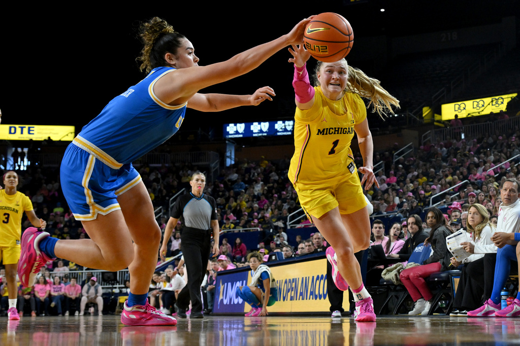Michigan guard Olivia Olson (1) battles for the ball with UCLA guard Charlisse Leger-Walker, left, in the first half of an NCAA college basketball game in Ann Arbor, Mich., Sunday, Feb. 8, 2026. (AP Photo/Lon Horwedel)