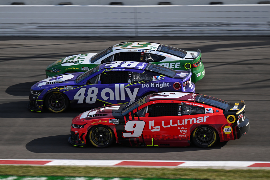 Erik Jones (43), Alex Bowman (48) and Chase Elliott (9) compete during a NASCAR Cup Series auto race Sunday, Sept. 13, 2026, in Madison, Ill. (AP Photo/Connor Hamilton)