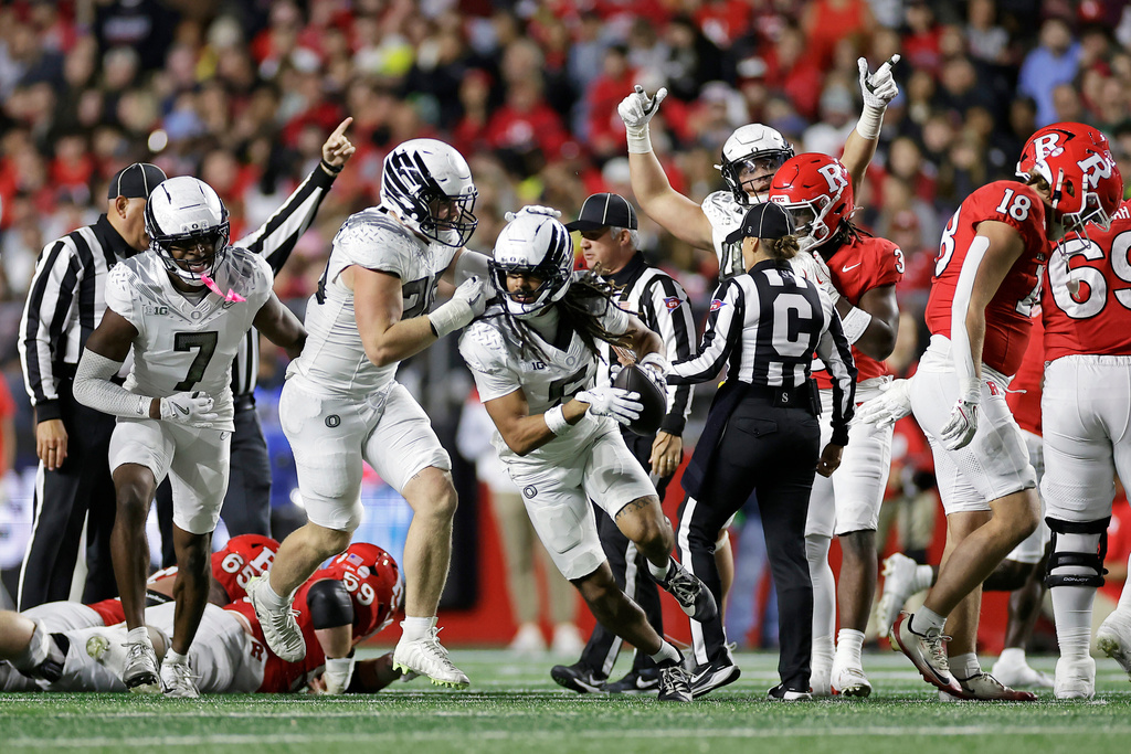 Oregon defensive back Theran Johnson (5) reacts after recovering a fumble during the first half of an NCAA college football game against Oregon, Saturday, Oct. 18, 2025, in Piscataway, N.J. (AP Photo/Adam Hunger)