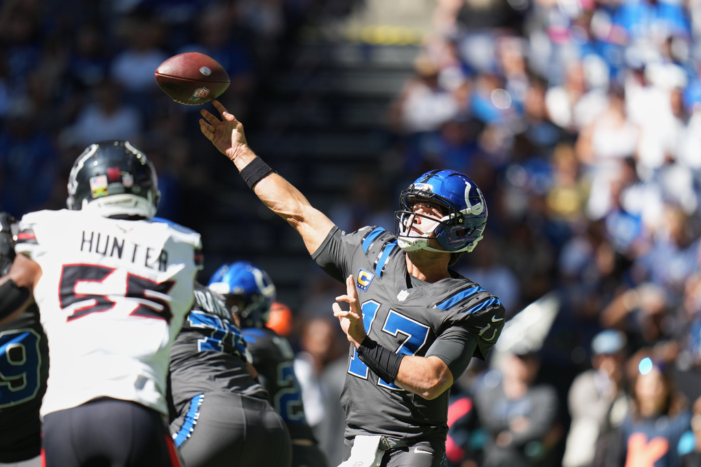 Indianapolis Colts quarterback Daniel Jones (17) throws a pass against the Houston Texans during the first half of an NFL football game, Sunday, Sept. 27, 2026, in Indianapolis. (AP Photo/Jeff Roberson)
