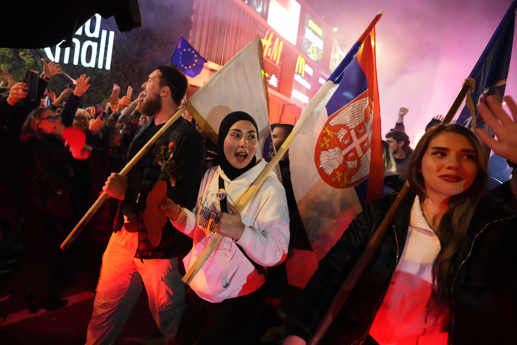People welcome a group of students from the southwestern town of Novi Pazar as they march towards the northern city of Novi Sad, for a huge rally on Nov. 1 marking the first anniversary of a train station disaster that killed 16 people, in Belgrade, Serbia, Tuesday, Oct. 28, 2025. (AP Photo/Darko Vojinovic)