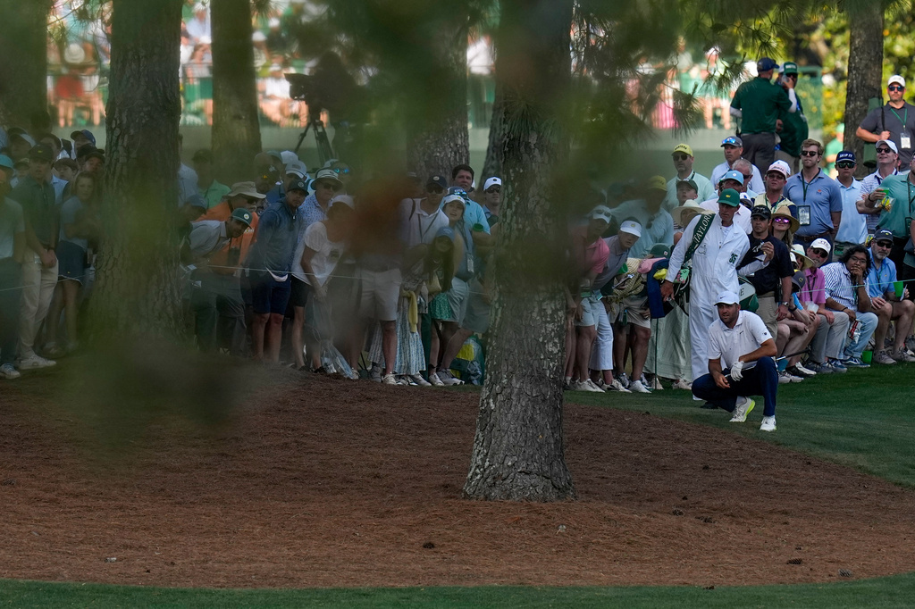 Scottie Scheffler watches his shot on the 15th hole during the final round of the Masters golf tournament at the Augusta National Golf Club, Sunday, April 12, 2026, in Augusta, Ga. (AP Photo/Eric Gay)