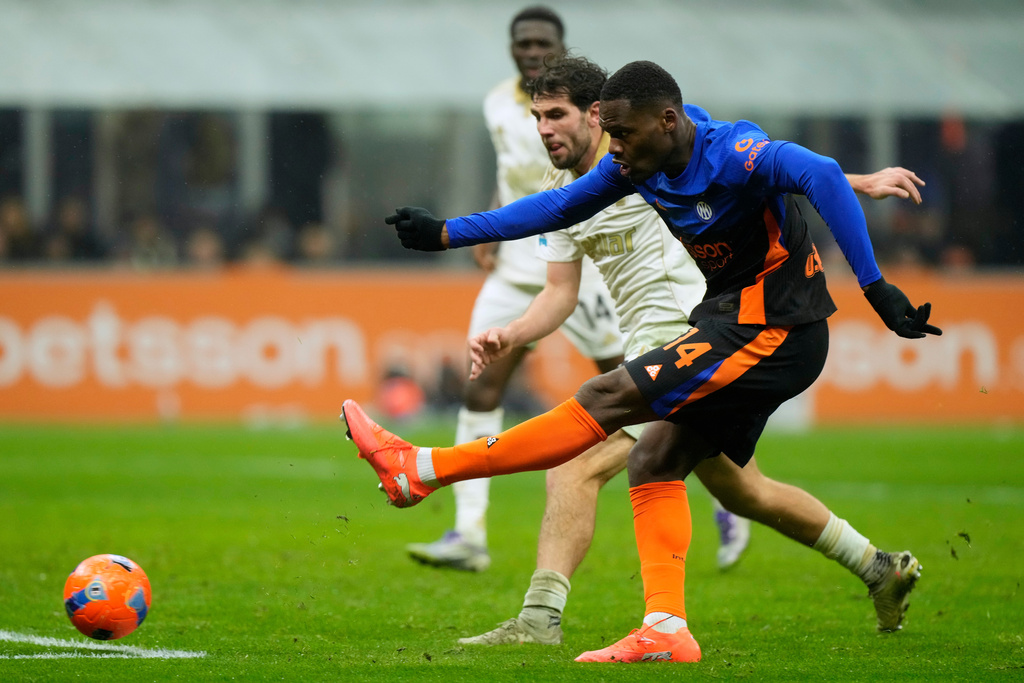 Inter Milan's Ange-Yoan Bonny scores his side's fifth goal during a Serie A soccer match between Inter Milan and Pisa, in Milan, Italy, Friday, Jan. 23, 2026. (AP Photo/Luca Bruno)