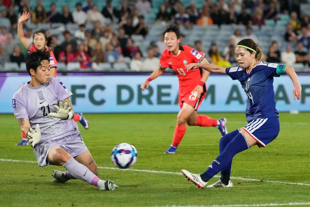 Japan's Yui Hasegawa, right, has her shot at goal saved by South Korea's goalkeeper Kim Min-jung, left, during the Women's Asian Cup semifinal soccer match between Japan and South Korea in Sydney, Wednesday, March 18, 2026. (AP Photo/Rick Rycroft)