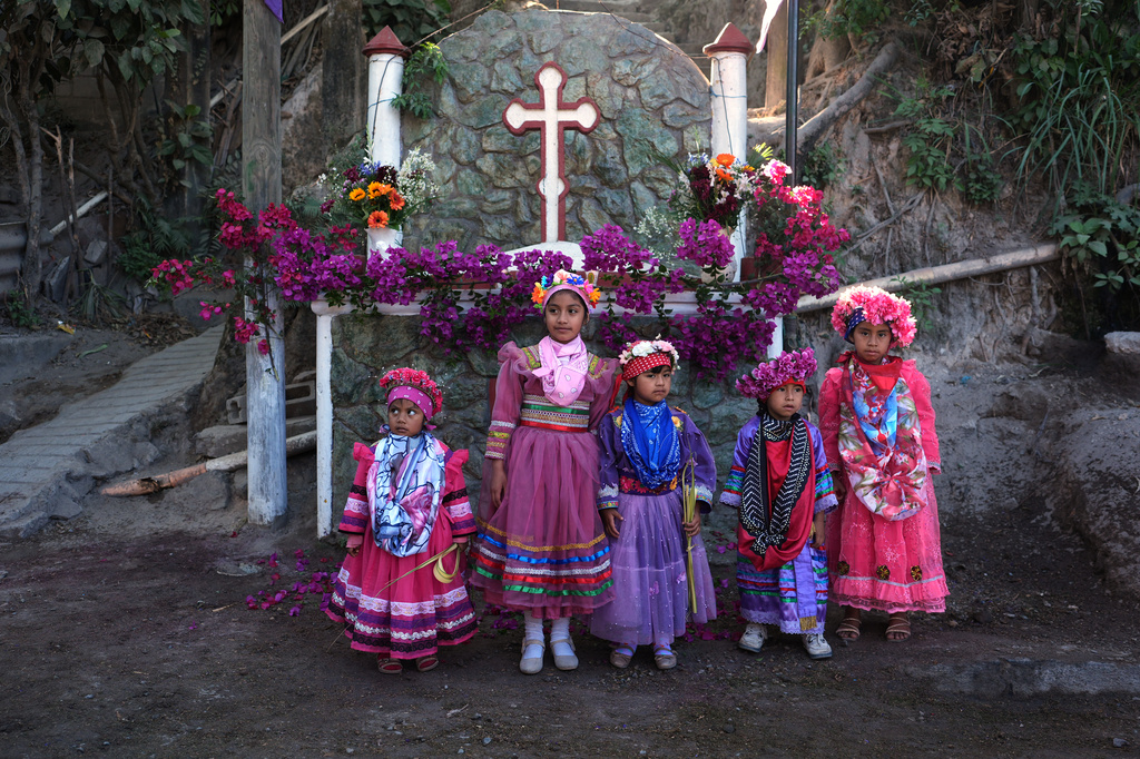 Catholic children representing angels pose for photos prior to join the Palm Sunday commemoration in Santa Cruz Chinautla, Guatemala, Sunday, March 29, 2026. (AP Photo/Moises Castillo)
