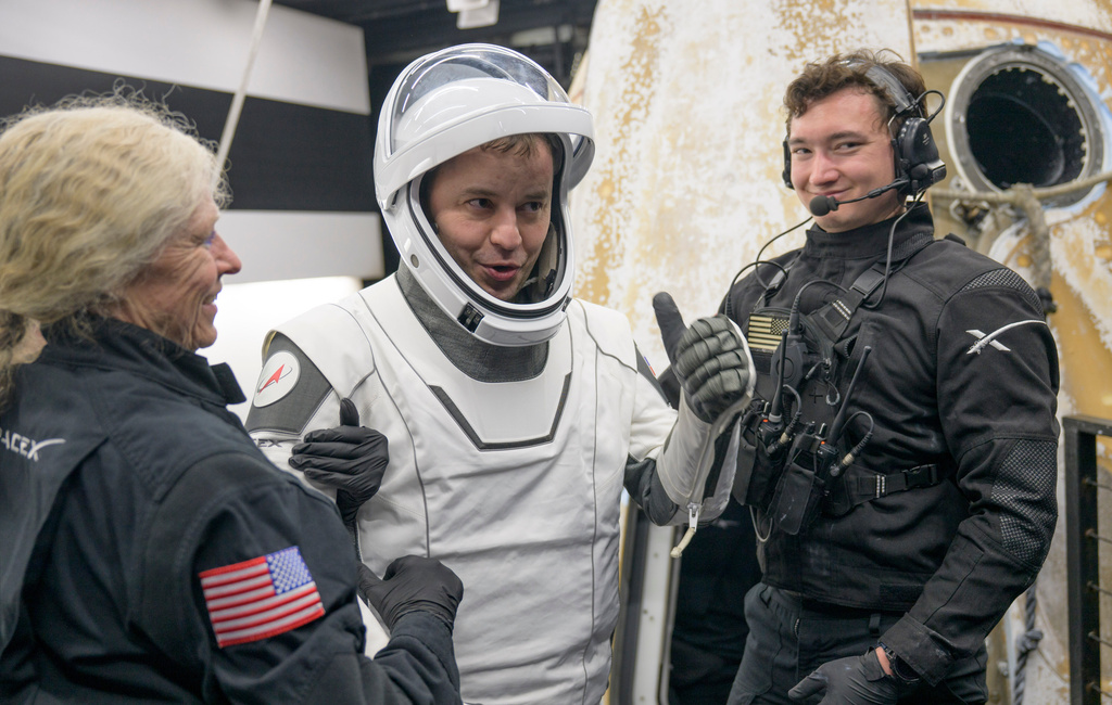 Roscosmos cosmonaut Oleg Platonov is helped out of the SpaceX Dragon Endeavour spacecraft onboard the SpaceX recovery ship SHANNON after they re-entered the earth in a middle-of-the-night splashdown near San Diego, Calif., Thursday, Jan. 15, 2026. (NASA via AP)
