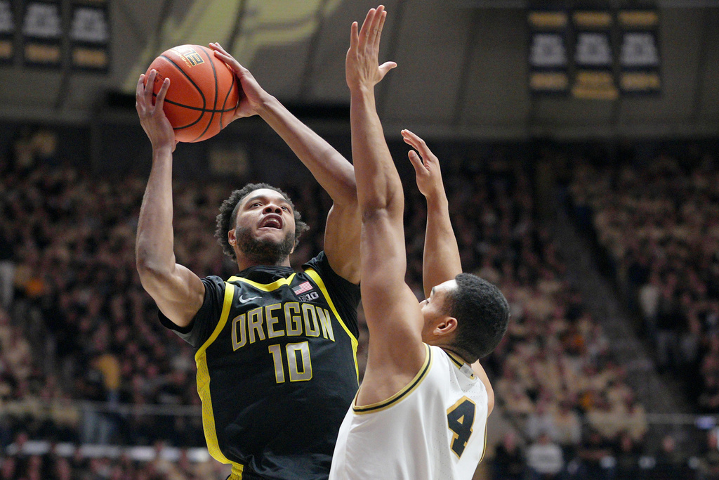 Oregon forward Kwame Evans Jr. (10) shoots over Purdue forward Trey Kaufman-Renn (4) during the first half of an NCAA college basketball game in West Lafayette, Ind., Saturday, Feb. 7, 2026. (AP Photo/AJ Mast)