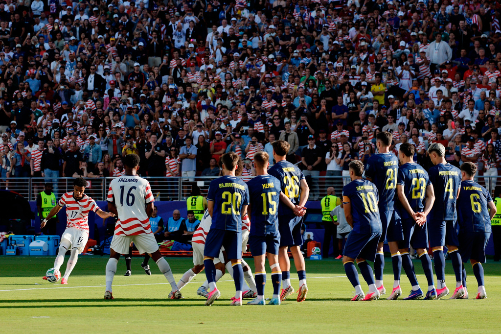 United States' Malik Tillman, left, scores his team's second goal from a free kick during the World Cup round of 32 soccer match between the United States and Bosnia in Santa Clara, Calif., near San Francisco, Wednesday, July 1, 2026. (Santiago Mejia/San Francisco Chronicle via AP)