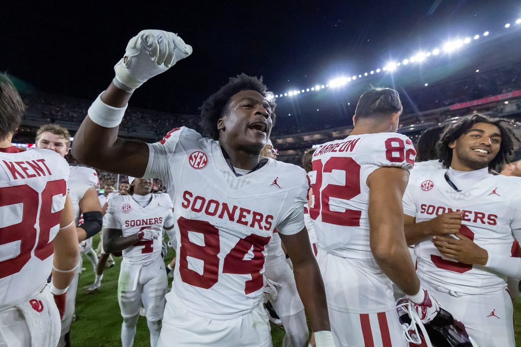 Oklahoma wide receiver Jer'Michael Carter (84) celebrates a 23-21 win over Alabama after an NCAA college football game, Saturday, Nov. 15, 2025, in Tuscaloosa, Ala. (AP Photo/Vasha Hunt)