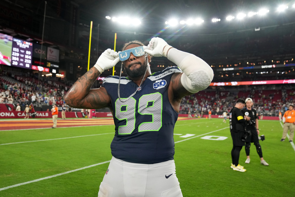 Seattle Seahawks defensive end Leonard Williams celebrates following an NFL football game against the Arizona Cardinals Thursday, Sept. 25, 2025, in Glendale, Ariz. (AP Photo/Rick Scuteri)