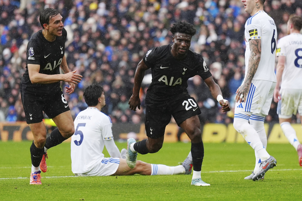 Tottenham Hotspur's Mohammed Kudus, right, celebrates scoring during the English Premier League soccer match at between Leeds United and Tottenham Hotspur at Elland Road, Leeds, England, Saturday Oct. 4, 2025. (Owen Humphreys/PA via AP)