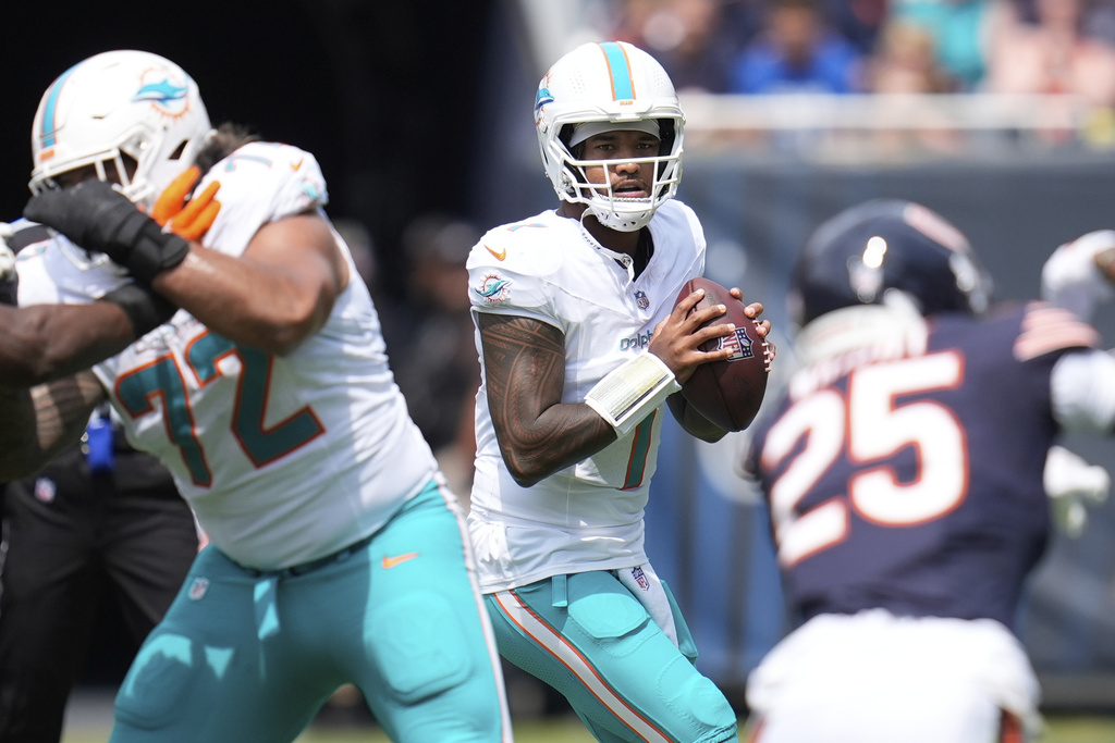 Miami Dolphins quarterback Tua Tagovailoa looks to pass during the first half of an NFL preseason football game against the Chicago Bears, Sunday, Aug. 10, 2025, in Chicago. (AP Photo/Erin Hooley)