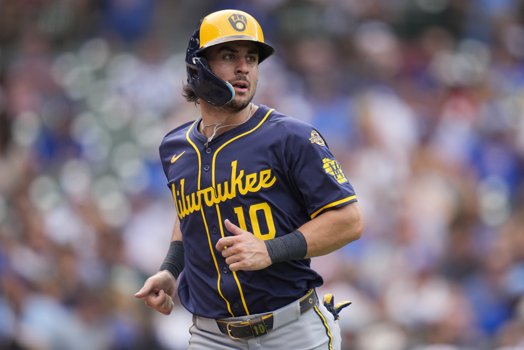 Milwaukee Brewers' Sal Frelick scores on a single hit by Brice Turang during the eighth inning of the first baseball game of a split doubleheader Monday, Aug. 18, 2025, in Chicago. (AP Photo/Erin Hooley)