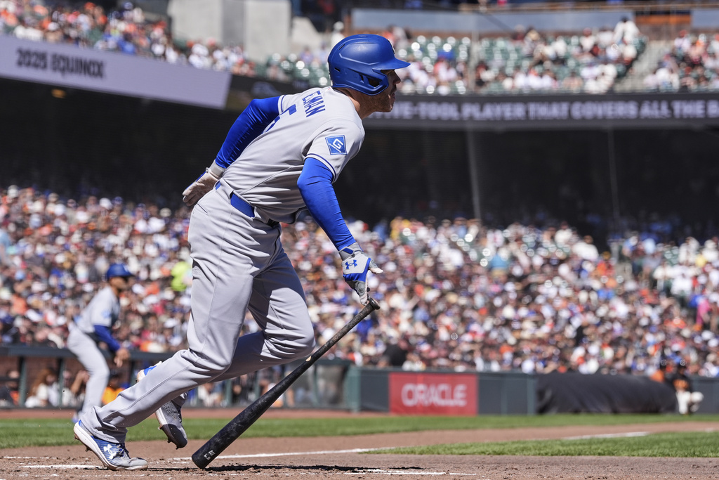 Los Angeles Dodgers' Freddie Freeman runs after hitting an RBI double during the fifth inning of a baseball game against the San Francisco Giants, Sunday, Sept. 14, 2025, in San Francisco. (AP Photo/Godofredo A. Vásquez)