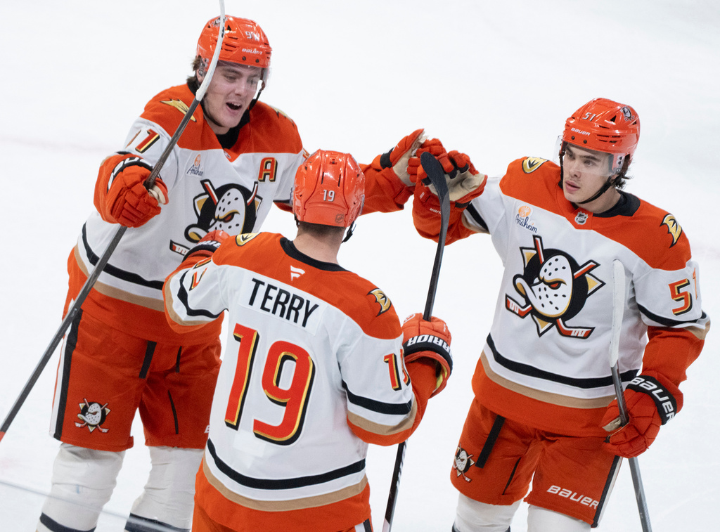Anaheim Ducks' Troy Terry (19) celebrates after his goal with teammates Leo Carlsson (91) and Olen Zellweger (51) during second-period NHL hockey game action against the Montreal Canadiens in Montreal, Sunday, March 15, 2026. (Christinne Muschi/The Canadian Press via AP)