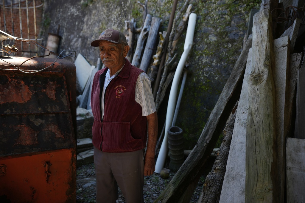 Samuel Ledesma poses for a photo during an interview at his home in San Joaquin, Mexico, Wednesday, Aug. 20, 2025. (AP Photo/Fernando Llano)