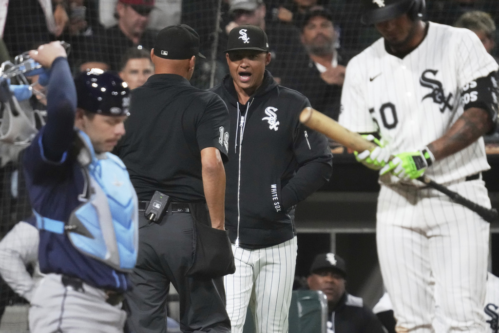 Chicago White Sox manager Will Venable, right, argues with home plate umpire Vic Carapazza after he ejected during the sixth inning of a baseball game against the Tampa Bay Rays in Chicago, Tuesday, Sept. 9, 2025. (AP Photo/Nam Y. Huh)
