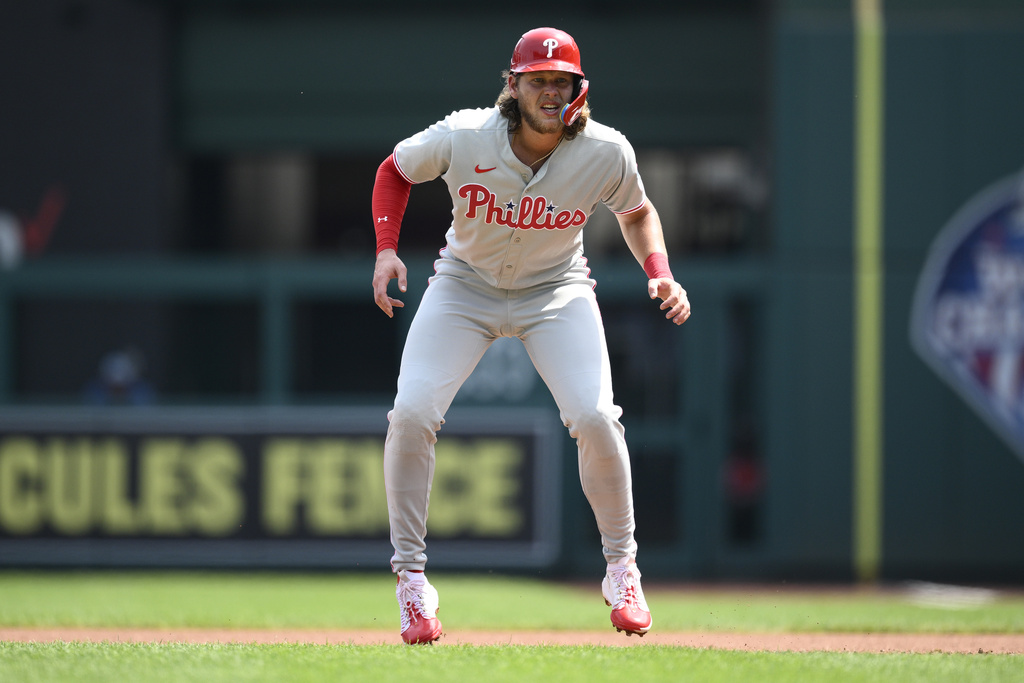 Philadelphia Phillies' Alec Bohm takes a lead from first base during the first inning of a baseball game against the Washington Nationals, Sunday, Aug. 17, 2025, in Washington. (AP Photo/Nick Wass)