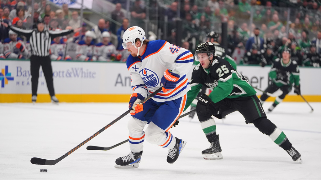 Edmonton Oilers right wing Kasperi Kapanen (42) skates with the puck against Dallas Stars right wing Arttu Hyry (25) during the first period of an NHL hockey game Thursday, March 12, 2026, in Dallas. (AP Photo/LM Otero)