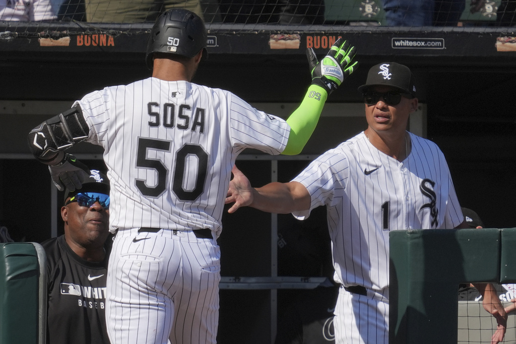 Chicago White Sox's Lenyn Sosa (50) is congratulated by manager Will Venable, right, after hitting a solo home run during the eighth inning of a baseball game against the New York Yankees in Chicago, Sunday, Aug. 31, 2025. (AP Photo/Nam Y. Huh)
