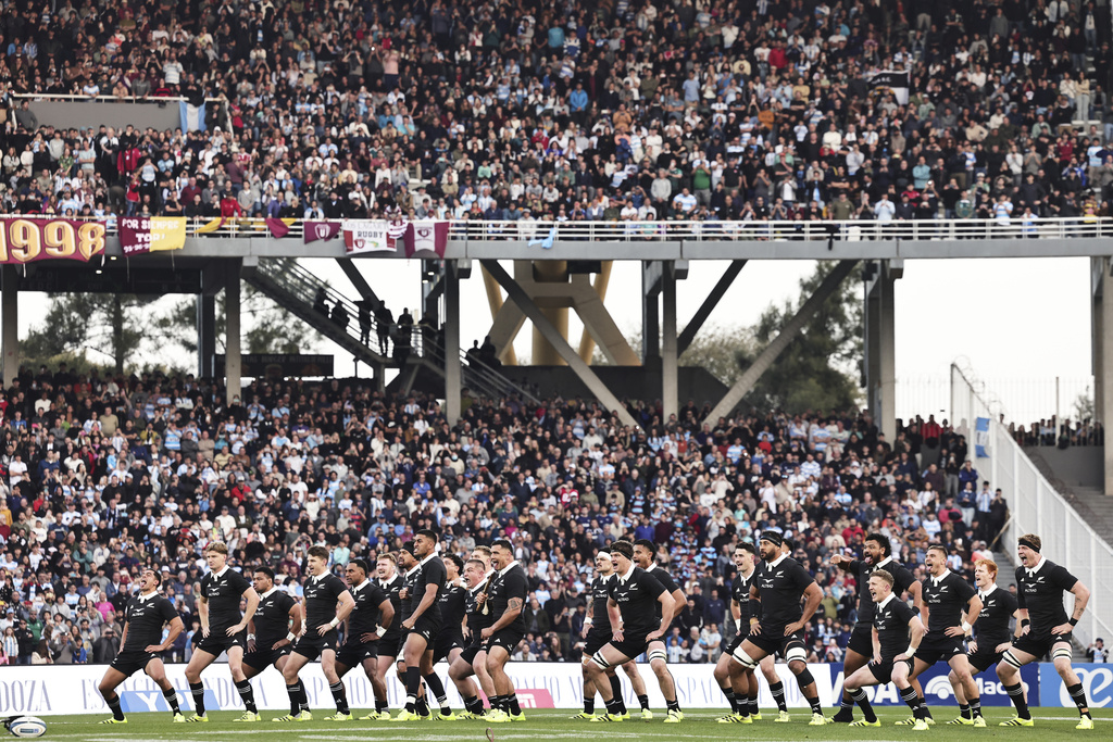 New Zealand's All Blacks perform the haka ahead of a rugby championship match against Argentina's Los Pumas at Mario Alberto Kempes stadium in Cordoba, Argentina, Saturday, Aug. 16, 2025. (AP Photo/Nicolas Aguilera)