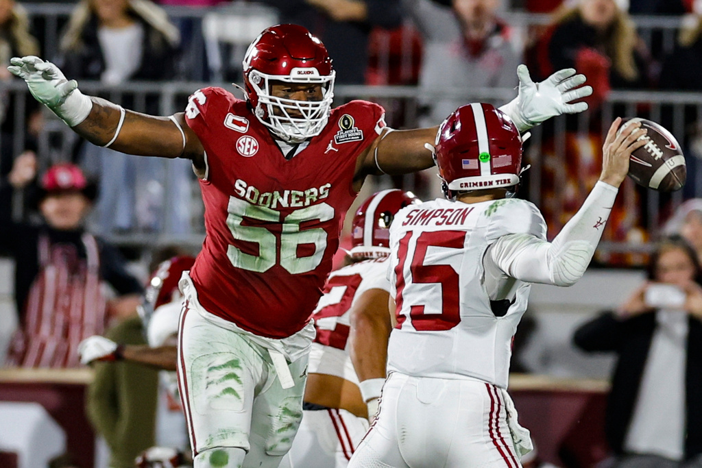 Alabama quarterback Ty Simpson (15) passes against Oklahoma defensive lineman Gracen Halton (56) during the first half in the first round of an NCAA College Football Playoff, Friday, Dec. 19, 2025, in Norman, Okla. (AP Photo/Alonzo Adams)