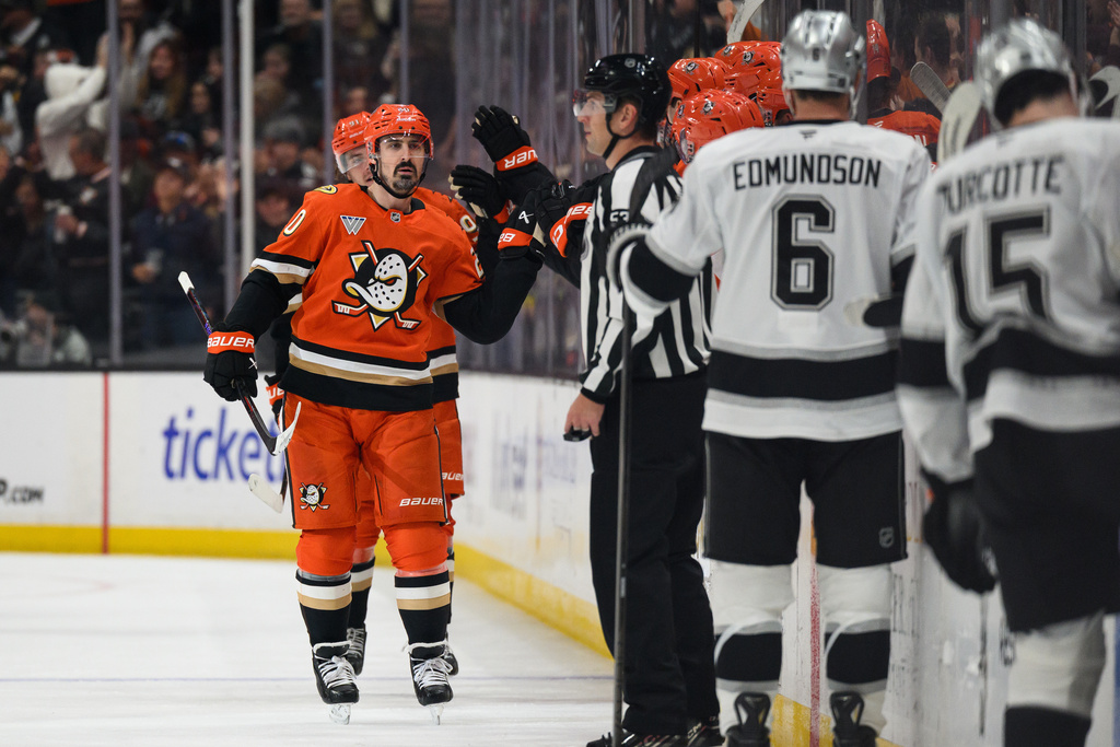 Anaheim Ducks left wing Chris Kreider, left, greets teammates after scoring during the second period of an NHL hockey game against the Los Angeles Kings, Friday, Nov. 28, 2025, in Anaheim, Calif. (AP Photo/William Liang)