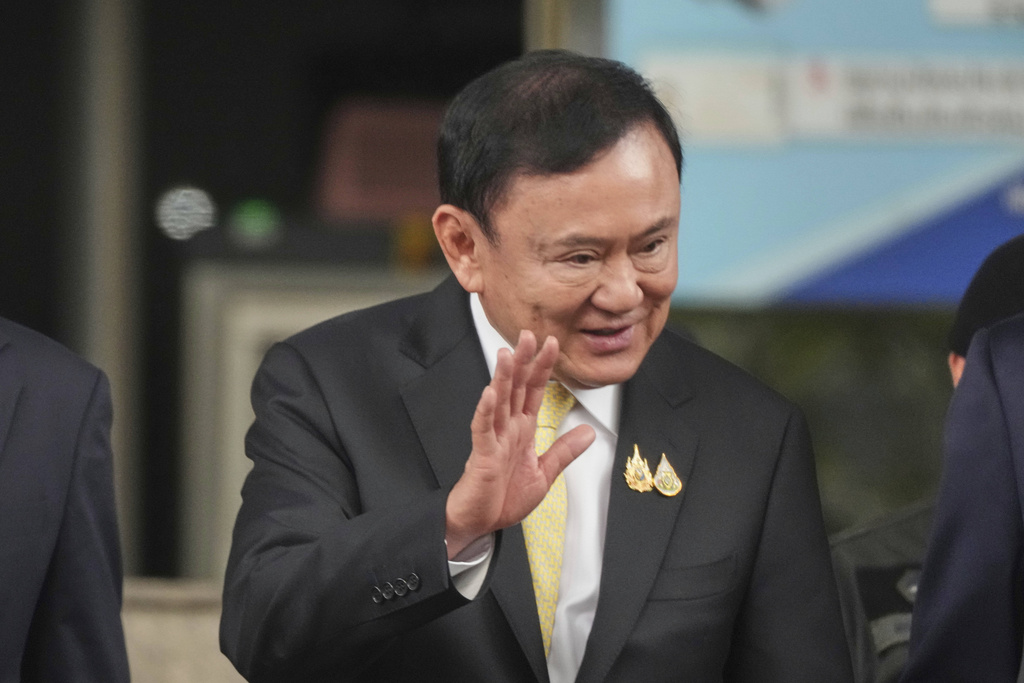 Former Thai Prime Minister Thaksin Shinawatra leaves after a court acquitted Thaksin of royal defamation at Criminal Court in Bangkok, Thailand, Friday, Aug. 22, 2025. (AP Photo/Sakchai Lalit)