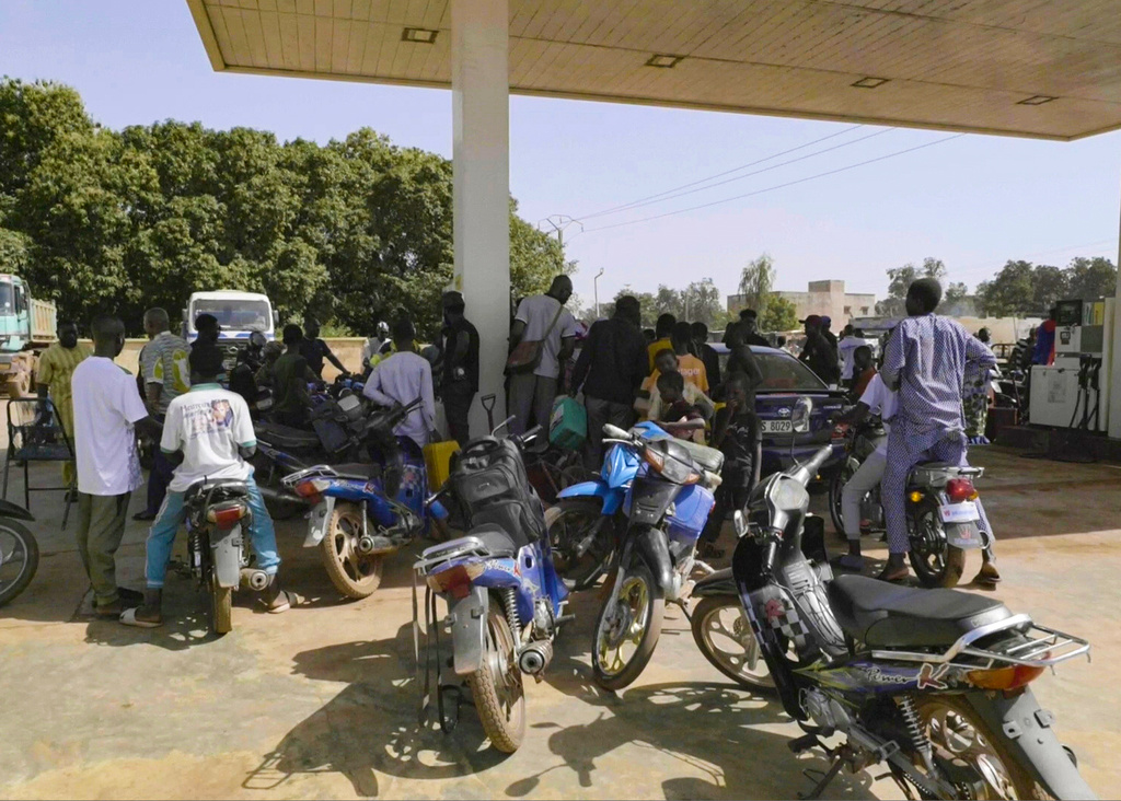 People queue with their motorcycles at a gas station amid a fuel shortage in Bamako Mali, Tuesday, Oct 7, 2025 (AP Photo)