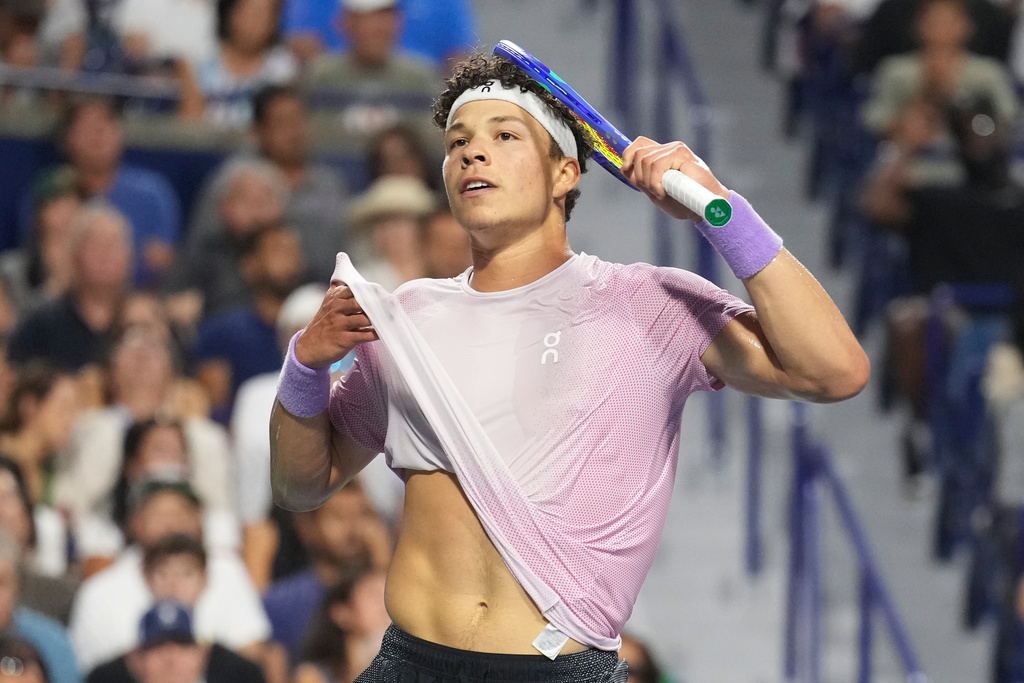 Ben Shelton of the USA reacts during the men's final tennis action against Karen Khachanov of Russia at the National Bank Open in Toronto on Thursday, August 7, 2025. (Chris Young/The Canadian Press via AP)