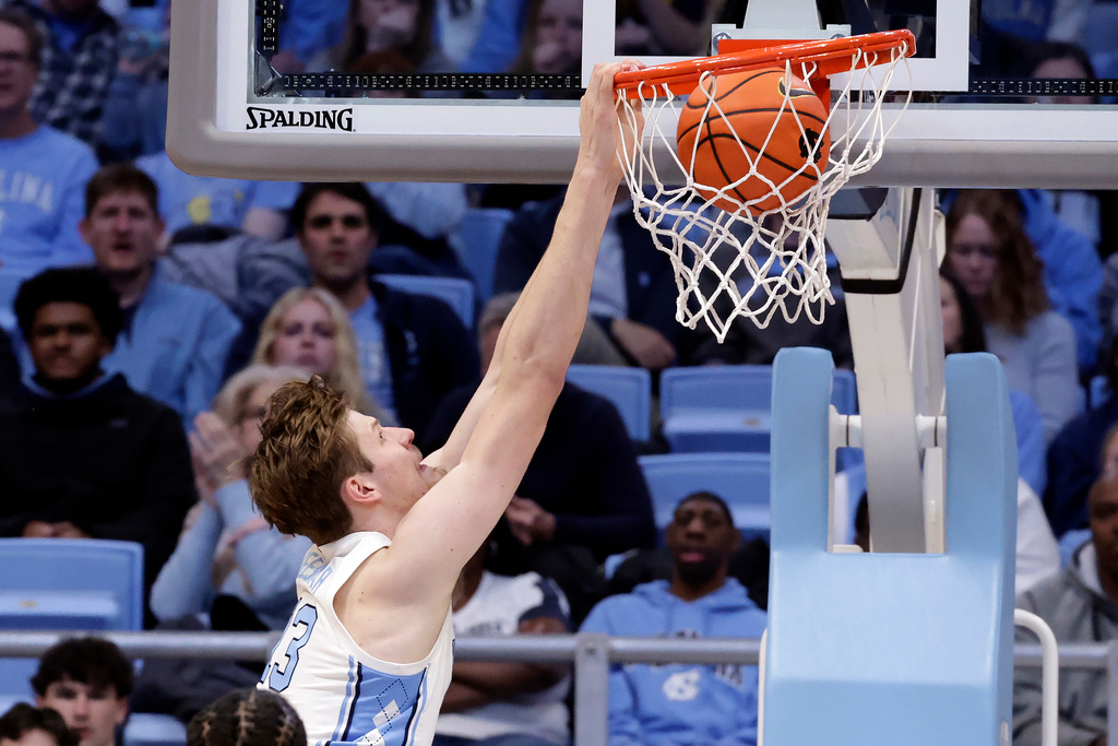 North Carolina center Henri Veesaar (13) dunks against East Tennessee State during the second half of an NCAA college basketball game Tuesday, Dec. 16, 2025, in Chapel Hill, N.C. (AP Photo/Chris Seward)