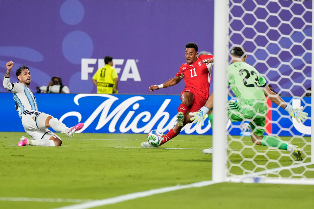 Switzerland's Dan Ndoye (11) scores his team's first goal during the World Cup quarterfinal soccer match between Argentina and Switzerland in Kansas City, Mo., Saturday, July 11, 2026. (AP Photo/Ashley Landis)