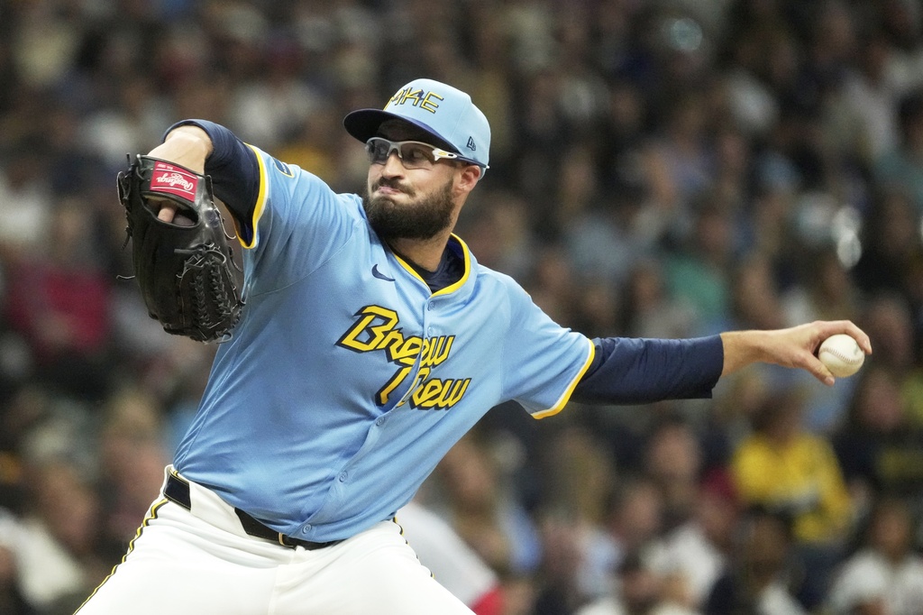 Milwaukee Brewers' Aaron Ashby throws during the seventh inning of a baseball game against the St. Louis Cardinals Friday, Sept. 12, 2025, in Milwaukee. (AP Photo/Morry Gash)